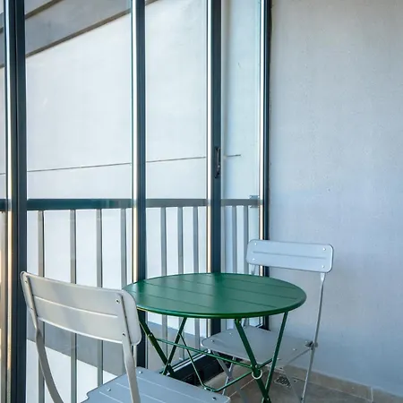 Sleek Flat 5 Min To Marina Apartment Cesme