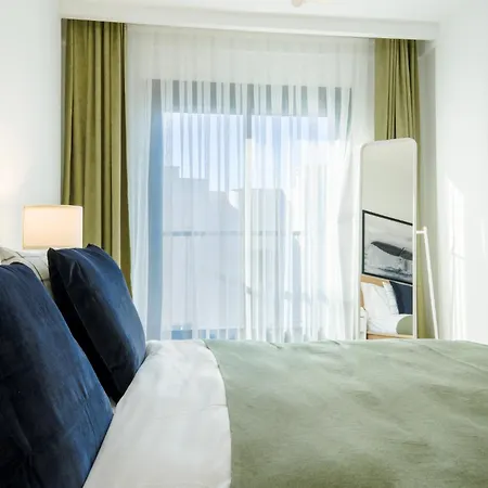 Apartment Sleek Flat 5 Min To Marina Cesme